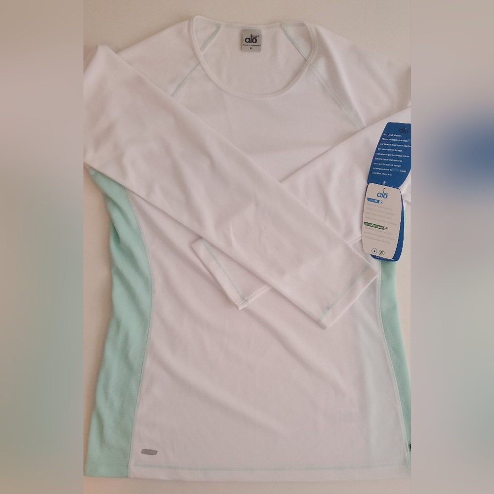 ALO Yoga Women's White and Mint Long Sleeve Top. Alo CoolFit. - Picture 3 of 15